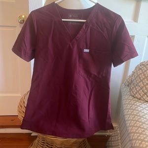 Figs scrub top